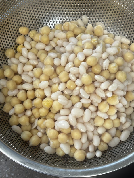 IMG_4179 a bowl of white and yellow beans